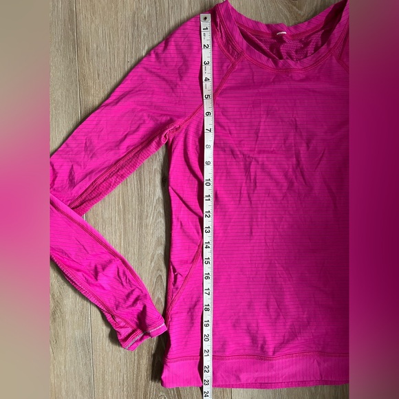 LULULEMON Run For Gold Long Sleeve EUC - Picture 11 of 12